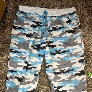I am selling men's camouflaged joggers